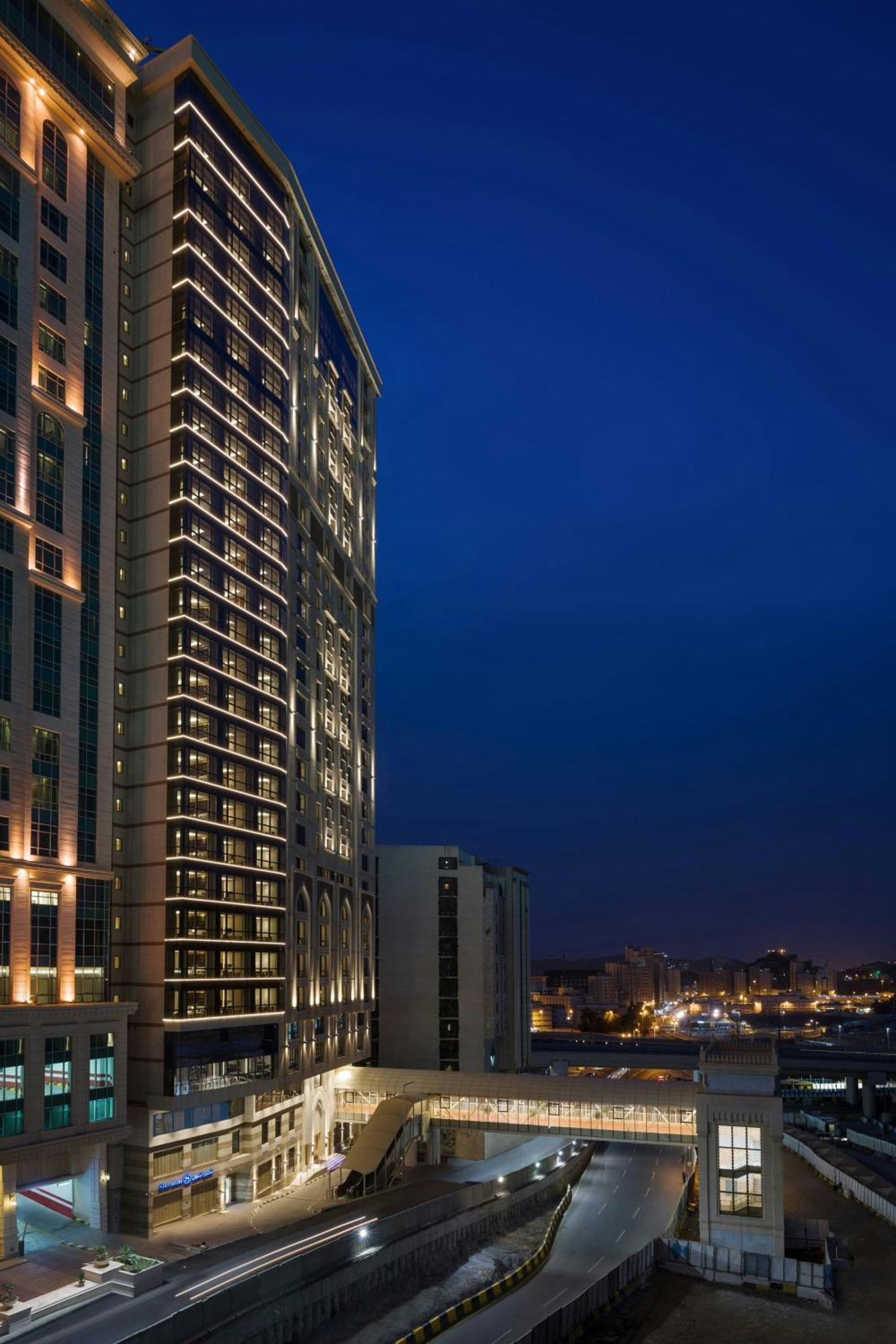Sheraton Makkah Jabal Al Kaaba Hotel Мека Екстериор снимка Residential complex in the city