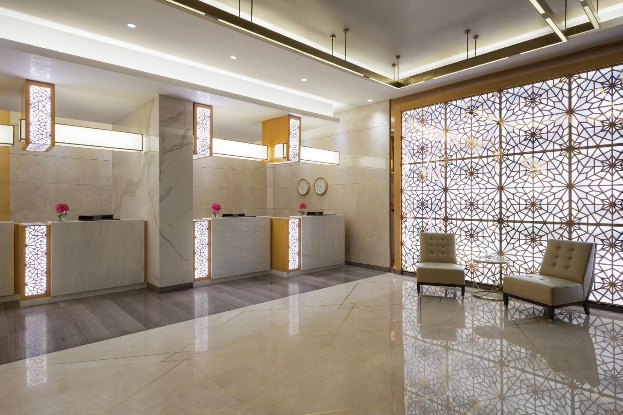Sheraton Makkah Jabal Al Kaaba Hotel Мека Екстериор снимка The lobby of the hotel